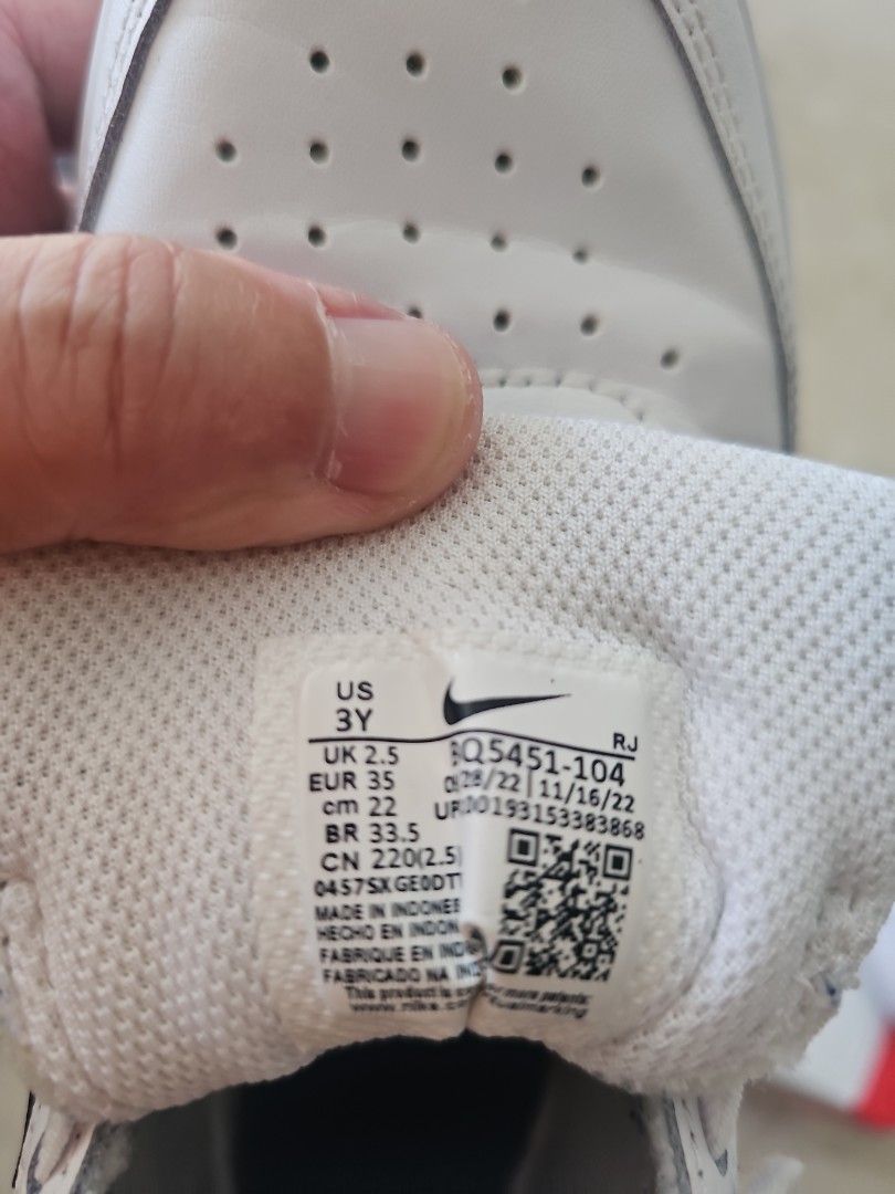 Nike Court Borough Low 2 (PSV) Size UK2.5 / 22CM (Category: Babies & Kids Fashion) located in Singapore. Submitted by viosmansoh (Listing ID 1377604752, Image 1). Description: Like New Authentic Nike Court Borough Low 2 (PSV) - Color: White - Size: UK2.5/EUR35/22CM - Made in Indonesia - Classic design - Please refer to images for condition. Wear only twice cos kid out grew it. Cash and Carry, self-collect from Tampines .