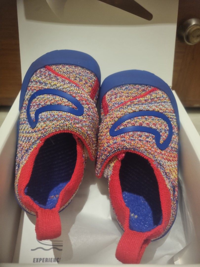 Nike Swoosh 1 (TD) Baby Shoes - Size 7C (Category: Babies & Kids Fashion) located in Singapore. Submitted by dogbarkcatmeow (Listing ID 1377705382, Image 1). Description: Nike Swoosh 1 Flyknit baby shoes - Vibrant multicoloured knit.Features blue accents and a red collar. - Includes original box. - RTP $85 Selling as we have procured another colour instead. $70, fast deal $65. - Ideal for your little one!.