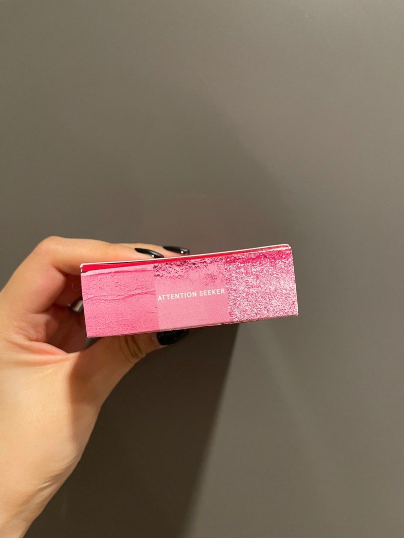 One Size 3D blush trio (Category: Makeup) located in Quezon City. Submitted by wearagainbyjs (Listing ID 1377701536, Image 2). Description: rfs: too pink for me opened only to check shade did not try retail price is ₱2650.
