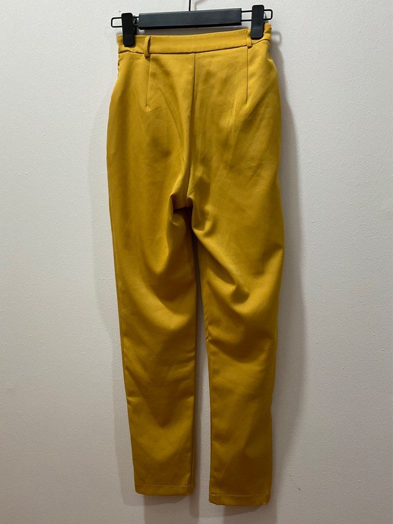 Pagani Yellow Pants in AUS 8 (Category: Other Bottoms) located in Makati City. Submitted by brandedfindss (Listing ID 1377694026, Image 2). Description: .