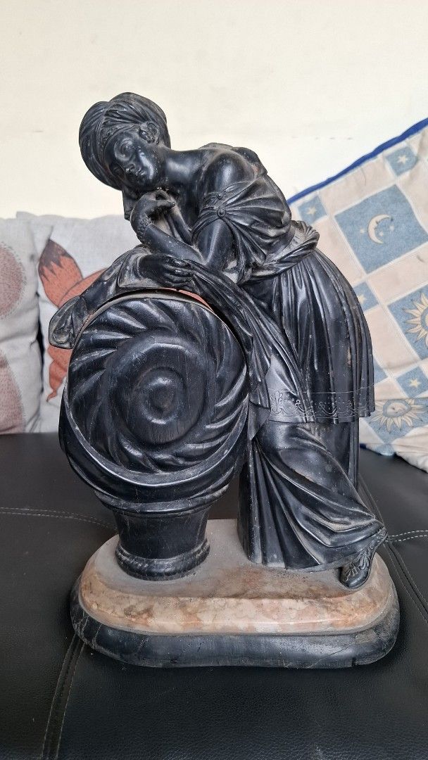 Patung eropa bronze (Kategori: Pajangan Antik) berada di Jakarta Pusat. Dikirim oleh mardisurya34567 (ID iklan 1377708889, Gambar 1). Deskripsi: .