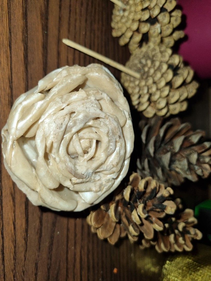 Pine Cones Decor Set (Category: Artificial Plants & Flowers) located in Paombong. Submitted by sweetdeals0181656 (Listing ID 1377572087, Image 2). Description: 6 pieces Pine Cone Set 1 piece Rose made of wax candle Sellers Code Box C.