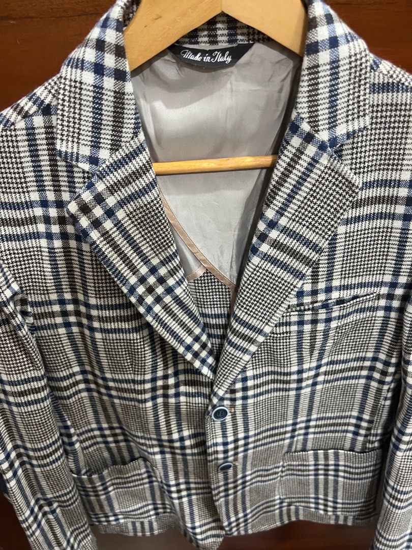 Plaid Blazer with elbow patch for Men (Category: Coats, Jackets and Outerwear) located in Quezon City. Submitted by declutter_with_xy (Listing ID 1377694145, Image 3). Description: Width 19 inches Length 26.5 inches Good for 60-67kgs 5’9 men Color may vary depending on light exposure Always manage your expectation. SF will be handled by the buyer.