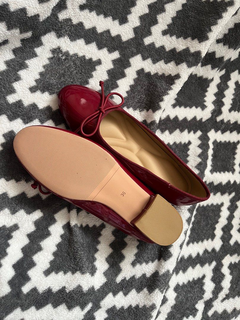 red ballet flats (Category: Flats & Sandals) located in Paranaque City. Submitted by rieclutter (Listing ID 1377571227, Image 3). Description: -size 36 -never worn rfs: not my style srp: 1590.