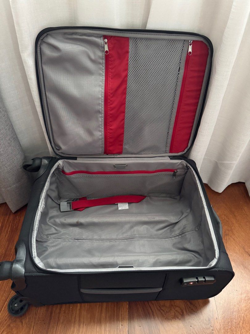 Samsonite Cubix Spinner 25inch / 68cm (Category: Luggage) located in Taguig. Submitted by agclim (Listing ID 1377753079, Image 3). Description: Dimension: 55 x 35 x 26 cm Volume: 43L Weight: 2.2kg Still in very good condition Bought this around 20 RFS: Decluttering FINAL PRICE.