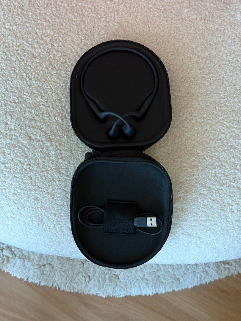 Shokz OpenRun Pro 1 Wireless Bone Conduction Headphones (Category: Headphones & Headsets) located in Singapore. Submitted by loverandmuse (Listing ID 1377655547, Image 2). Description: Used twice only, as good as new more details: https://asia.shokz.com/products/openrun-pro .