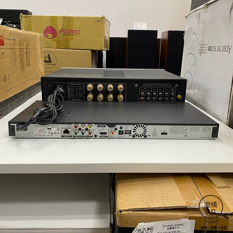 由 change12336 (刊登 ID 1377744969，圖片 2) 提交，位於 台北市 (Taipei) 的 『澄橘』Sony BDP-S370 藍光光碟播放器 黑《二手交換買賣》A77295 (類別：其他音響配件及設備)，說明：Sony BDP-S370 藍光光碟播放器 黑 店保一個月 凡本店購入之音響類商品，均享有一個月內售價八折的回購價格 功能正常 90%新，外觀有小使用痕跡，無撞傷或掉漆 單機+遙控器 本賣場商品因於店家同步銷售流通快，請於下標前先詢問是否有貨。 ( 下標後如需自取請參閱關於我中的店家資訊。) 下標後請於 3 天內完成交易，並將您的收件資料填寫於買賣留言板中。 ( 請留收件人姓名、地址、電話。) 賣場交易方式 : 到店自取、超商取貨付款、信用卡(店家使用)、輕鬆付(黑貓宅配)。 購買前如有任何問題請多利用問與答或賣場即時通，若我們未回覆您的問題，表示不同意或未讀您的發問，若已下標將以網頁說明為主。 保固中商品如有故障請直接找代理商，過保商品自賣場售出後提供