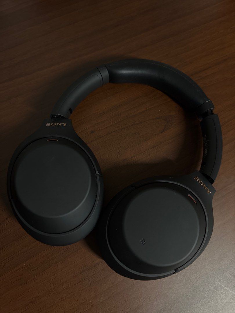 Sony WH-1000XM4 Noise Cancelling Headphones (Category: Headphones & Headsets) located in Singapore. Submitted by jennie_wu (Listing ID 1377688209, Image 1). Description: Excellent condition Sony WH-1000XM4 headphones. Features include industry-leading noise cancellation, comfortable earcups, and long battery life. Perfect for travel or everyday use. Comes as shown in the images and earphone box!.