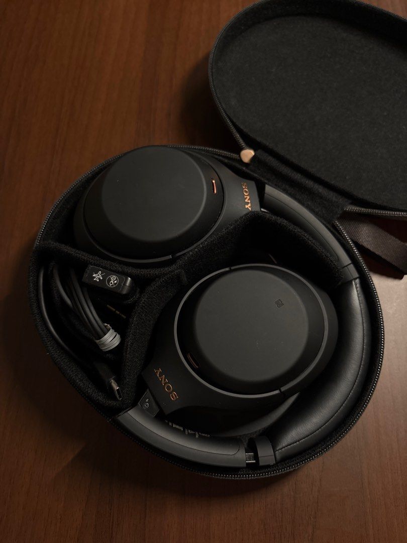 Sony WH-1000XM4 Noise Cancelling Headphones (Category: Headphones & Headsets) located in Singapore. Submitted by jennie_wu (Listing ID 1377688209, Image 3). Description: Excellent condition Sony WH-1000XM4 headphones. Features include industry-leading noise cancellation, comfortable earcups, and long battery life. Perfect for travel or everyday use. Comes as shown in the images and earphone box!.