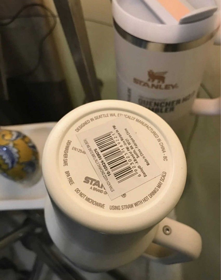 STANLEY Tumbler 40 Oz (Category: Water Bottles & Tumblers) located in Cavite. Submitted by khendisweet23 (Listing ID 1377701016, Image 3). Description: STANLEY Tumbler 40 Oz ₱1400 Able to hold 5 hours hot, 9 hours cold, 40 hours iced water 18/8 stainless steel, BPA-free Double-wall vacuum insulation Screw on 3-position lid Reusable straw Dishwasher safe Brandnew with box and straw Lalamove Delivery Gogoxpress Delivery COD / GCASH Payment.