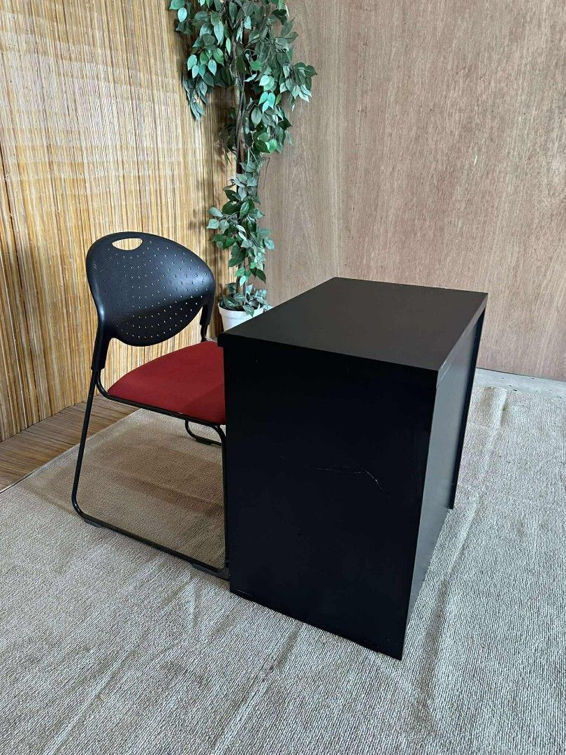 Study Desk / Computer Table With Chair Set (Category: Tables & Sets) located in Quezon City. Submitted by matetdevis13 (Listing ID 1377594749, Image 2). Description: Study Desk / Computer Table With Chair Set Price: 2500 L23.5 x W16.5 x H25.5 In good condition Code BLY9-E82.