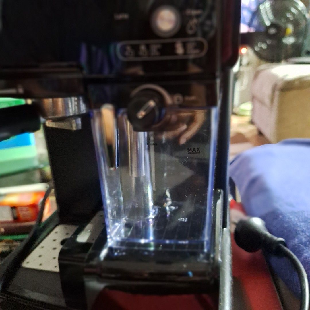 Sunbeam Espresso machine (Category: Coffee Machines & Makers) located in Taguig. Submitted by roma2701 (Listing ID 1377747557, Image 1). Description: almost new open box automatic milk for latte and cappuccino.