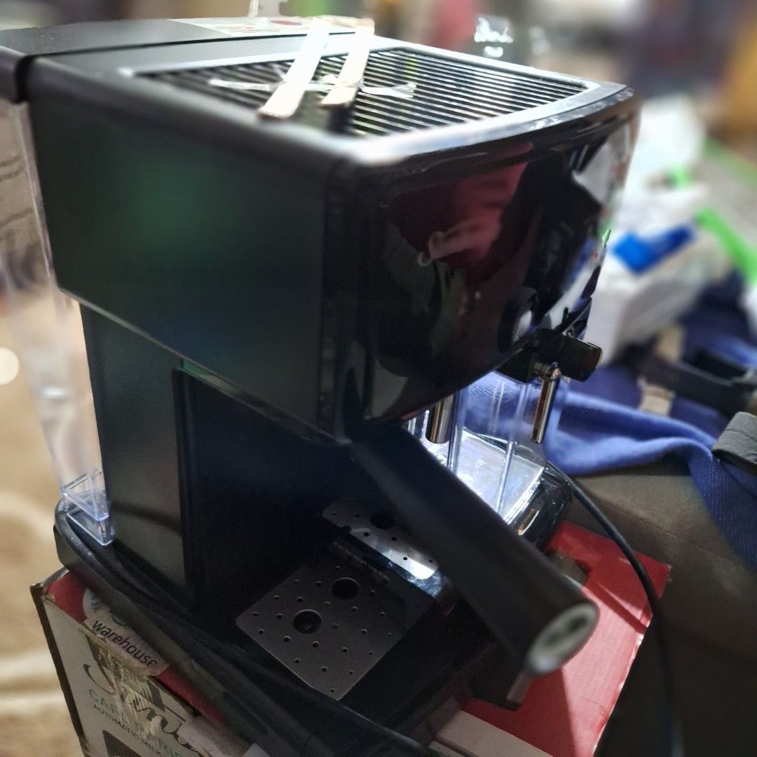Sunbeam Espresso machine (Category: Coffee Machines & Makers) located in Taguig. Submitted by roma2701 (Listing ID 1377747557, Image 2). Description: almost new open box automatic milk for latte and cappuccino.