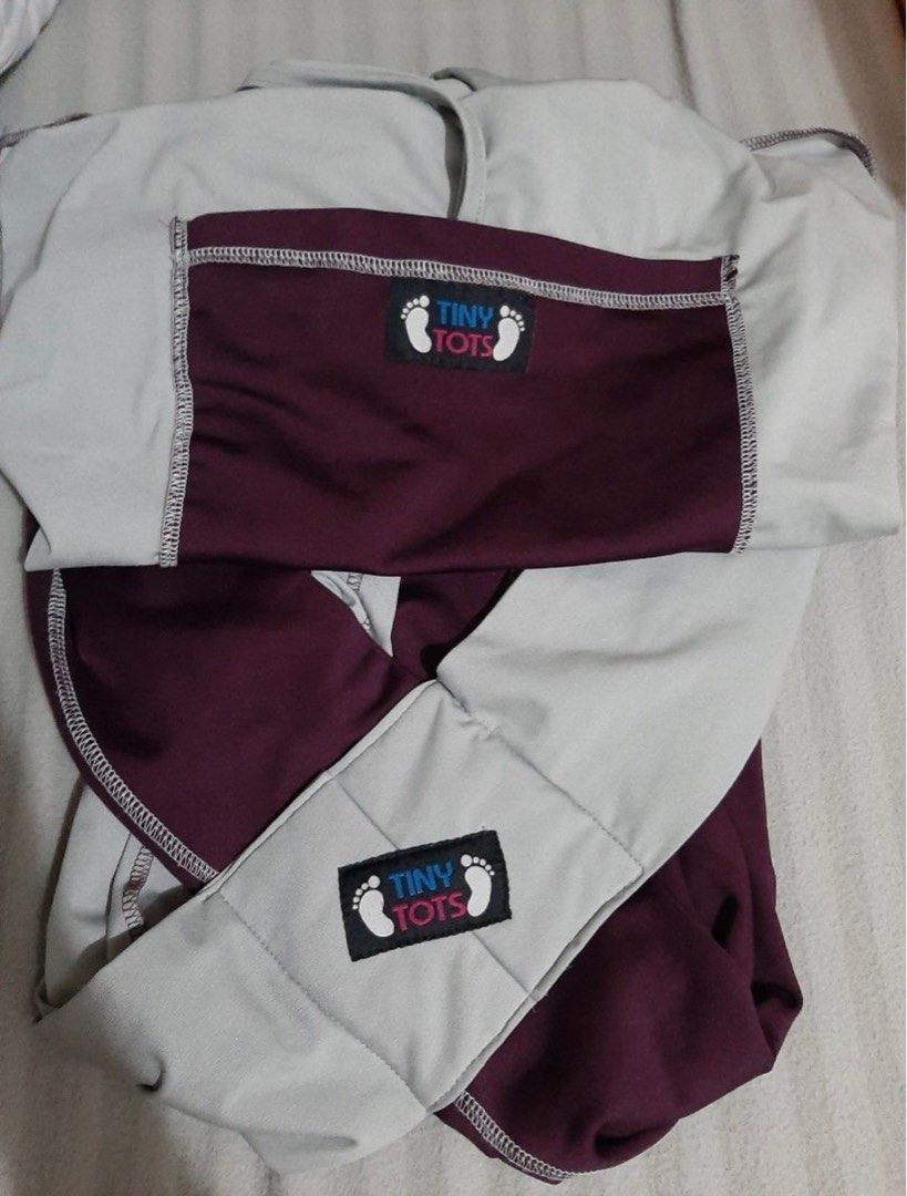 Tiny tots baby carrier size S-M (Category: Carriers & Slings) located in Pasig City. Submitted by mmalexinevo (Listing ID 1377674845, Image 1). Description: .