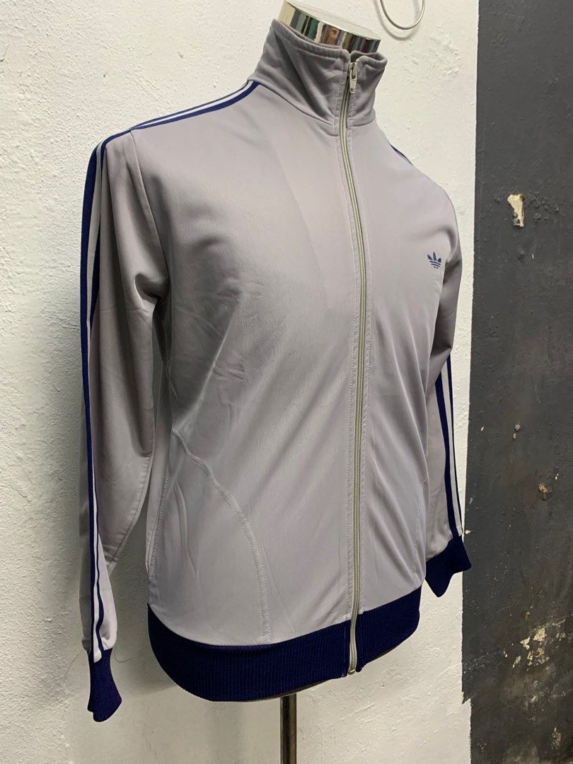 Traktop (Category: Activewear) located in Kota Bharu. Submitted by 1001branded (Listing ID 1377702135, Image 3). Description: Adidas Vintage 80an-90an Made In Australia Pit 20.5 Labuh 26 Kain Polyester Condition Like New Ring Ketat Kain Nipis Sdap Pakai Rm450.00 Siap Pos Berminat Boleh Pm No Return n Refund.