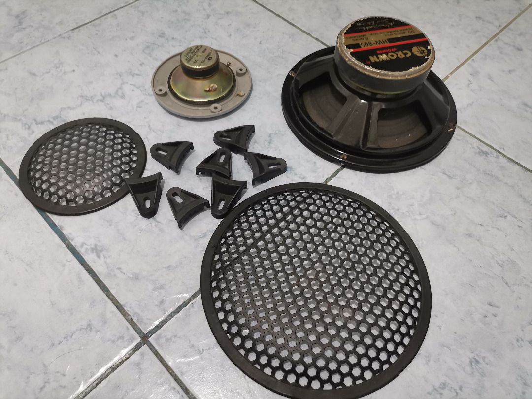 Tweeter and Woofer Speaker (Category: Soundbars, Speakers & Amplifiers) located in Carmona. Submitted by nplusultra (Listing ID 1377668004, Image 1). Description: 1 x Tweeter Speaker 8ohms 10watts SHARP 1 x Woofer 8ohms Speaker 20-50watts CROWN 2 x Speaker mesh with 8 x Mesh clip .