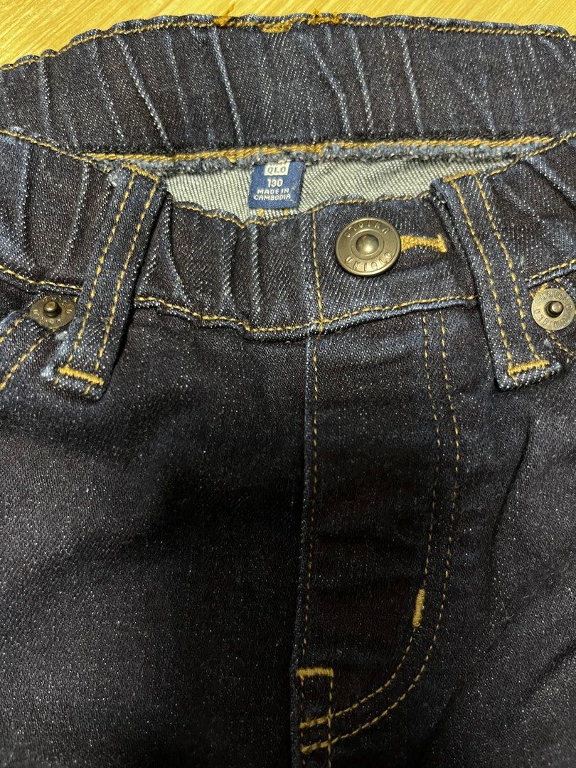 Uniqlo denim jeans pants (Category: Babies & Kids Fashion) located in Singapore. Submitted by charichris (Listing ID 1377743516, Image 3). Description: - Size 130 - Navy blue - Adjustable waist.