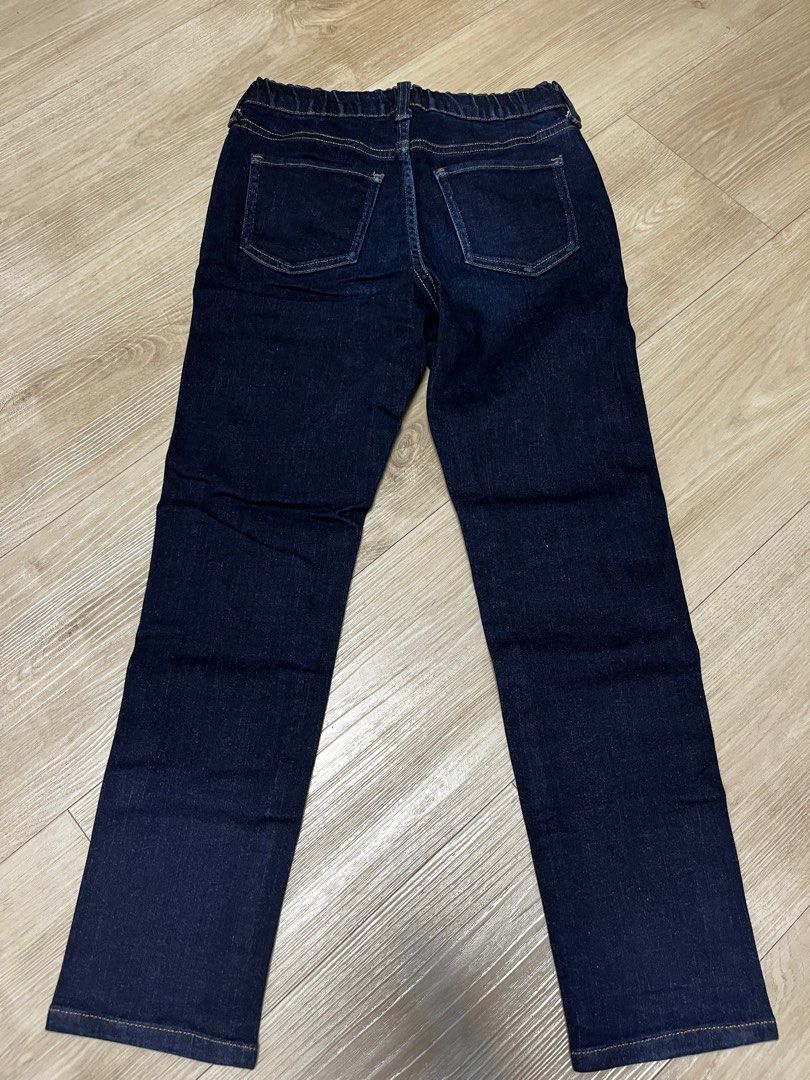 Uniqlo denim jeans pants (Category: Babies & Kids Fashion) located in Singapore. Submitted by charichris (Listing ID 1377743516, Image 2). Description: - Size 130 - Navy blue - Adjustable waist.