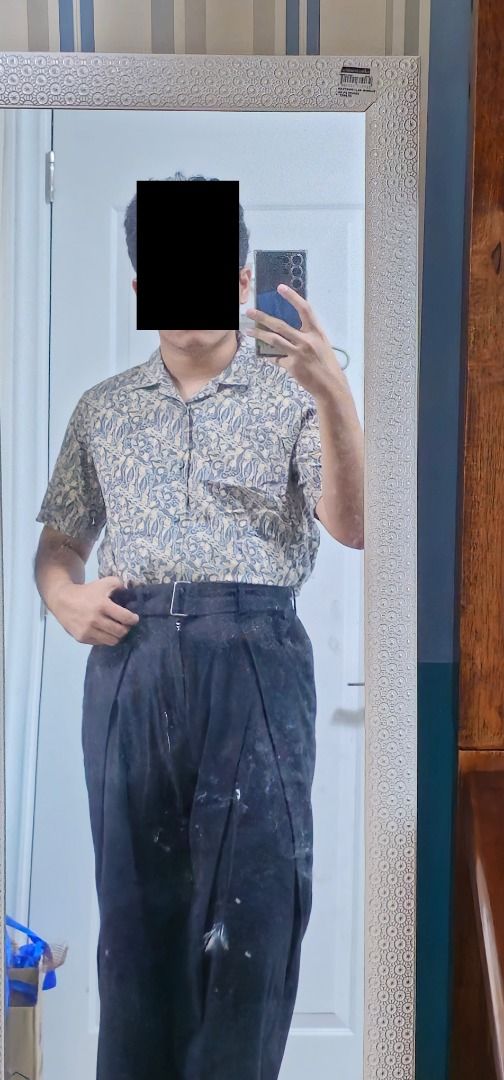Uniqlo Graphic Batik Polo Shirt Medium Sized (Category: Tshirts & Polo Shirts ) located in Quezon City. Submitted by tgfhh (Listing ID 1377657288, Image 3). Description: Model is 5'10 for reference.