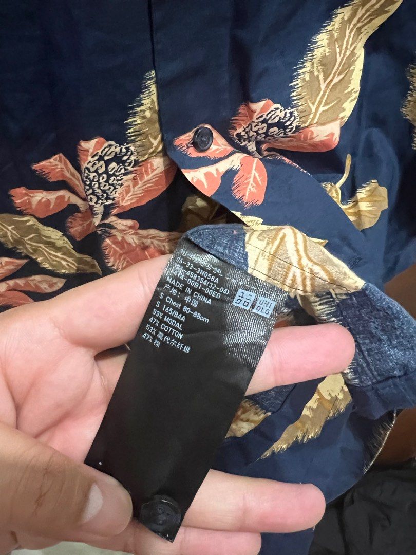 Uniqlo Polo Shirt (Category: Tshirts & Polo Shirts ) located in Quezon City. Submitted by declutter_with_xy (Listing ID 1377694808, Image 3). Description: Width 20 inches Length 27 inches Good for 60-70kgs 5’9 men Color may vary depending on light exposure Always manage your expectation. SF will be handled by the buyer.