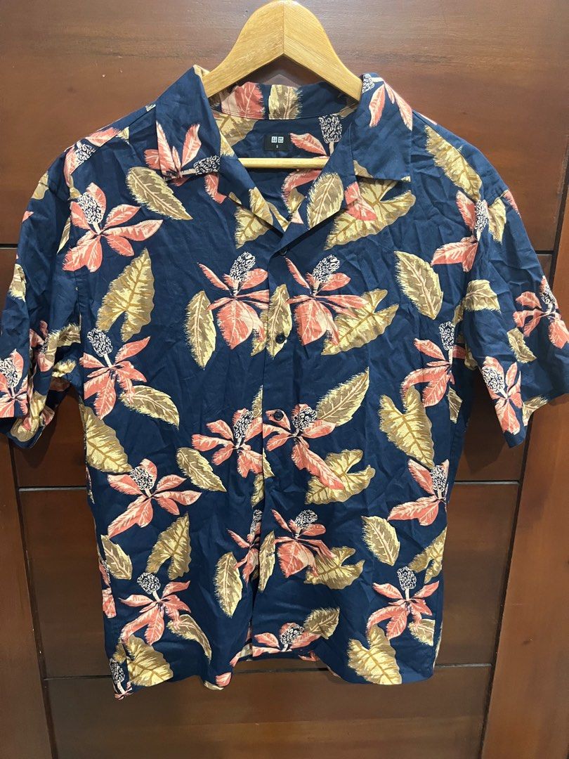 Uniqlo Polo Shirt (Category: Tshirts & Polo Shirts ) located in Quezon City. Submitted by declutter_with_xy (Listing ID 1377694808, Image 1). Description: Width 20 inches Length 27 inches Good for 60-70kgs 5’9 men Color may vary depending on light exposure Always manage your expectation. SF will be handled by the buyer.