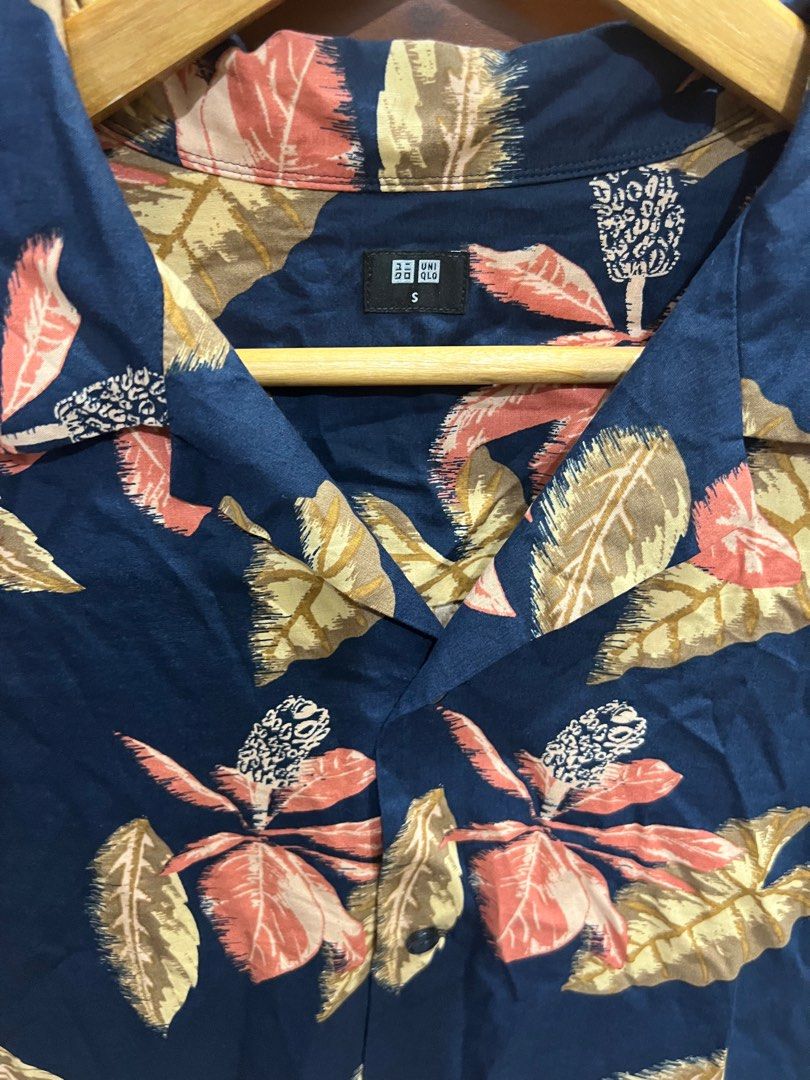 Uniqlo Polo Shirt (Category: Tshirts & Polo Shirts ) located in Quezon City. Submitted by declutter_with_xy (Listing ID 1377694808, Image 2). Description: Width 20 inches Length 27 inches Good for 60-70kgs 5’9 men Color may vary depending on light exposure Always manage your expectation. SF will be handled by the buyer.