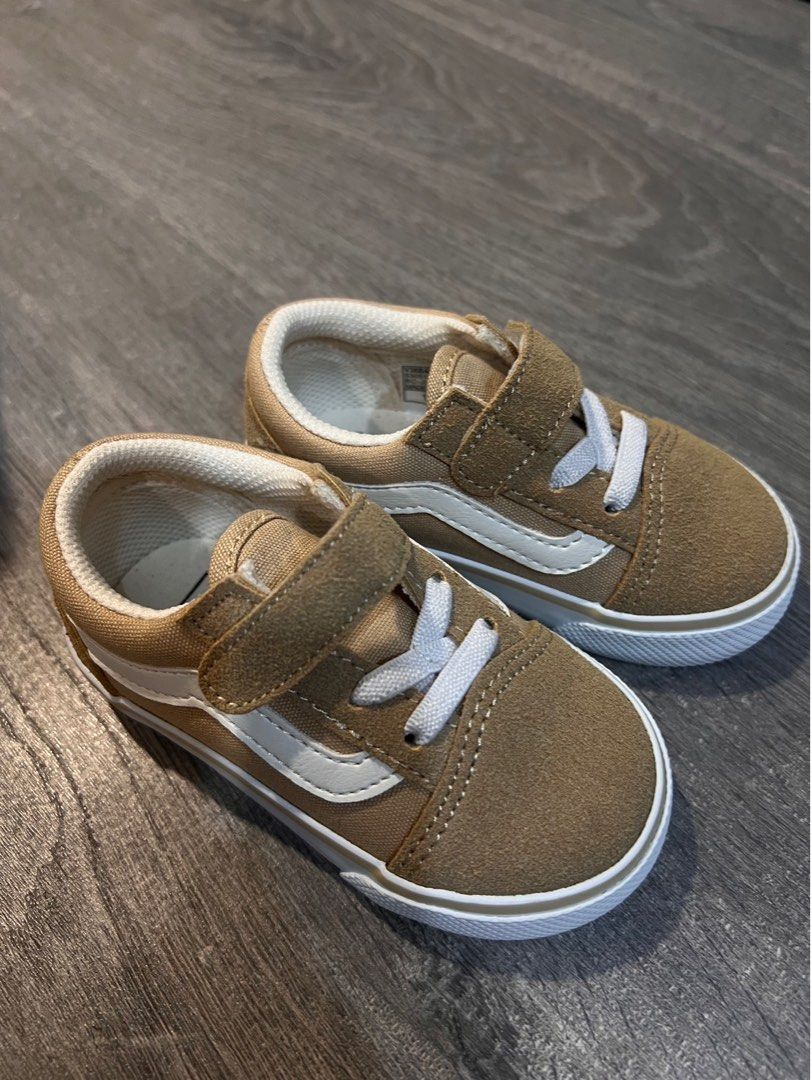 由 aassddec (刊登 ID 1377693918，圖片 1) 提交，位於 桃園市 (Taoyuan) 的 奶茶色Vans 13cm 嬰幼童鞋 (類別：嬰兒及兒童流行時尚)，說明：奶茶色Vans 13cm 嬰幼童鞋。