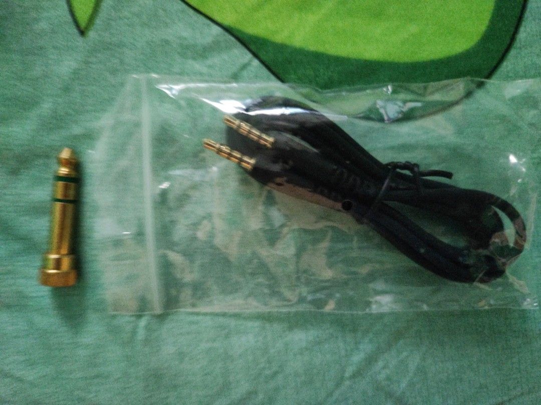 Various Audio/Video Cables - Brand New (Category: Cables & Adaptors) located in Singapore. Submitted by rjrjishere (Listing ID 1377569145, Image 3). Description: USB A Male to A Male 3.5 Audio to Audio Cable Audio/Video VHS Cable.