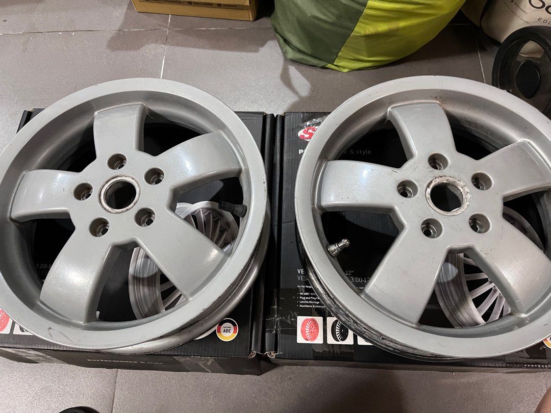 由 cherry308282000 (刊登 ID 1377723932，圖片 1) 提交，位於 新北市 (New Taipei) 的 Vespa GT200義大利原廠輪框 (類別：汽機車零配件)，說明：Vespa GT200義大利原廠輪框 尺寸為12吋。
