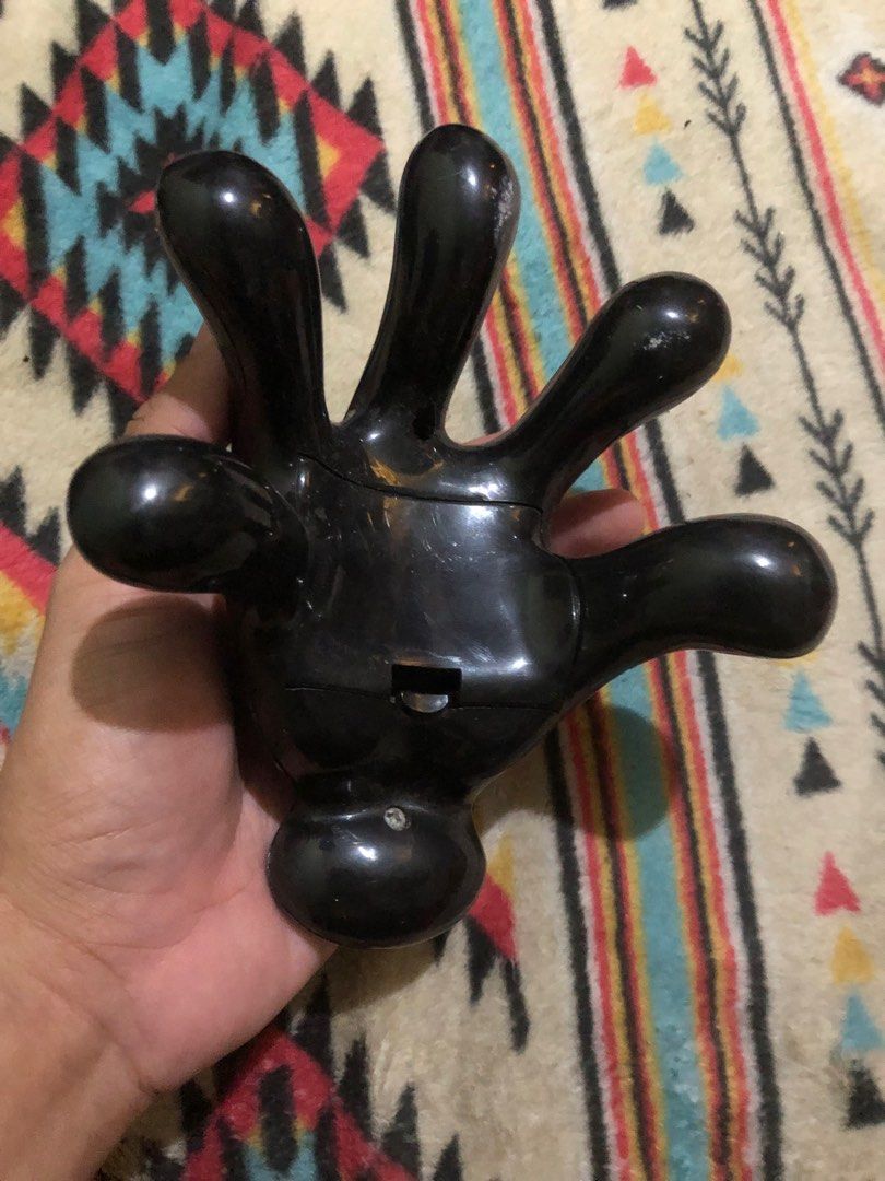 Vibrating massaging hand (Category: Massage Devices) located in Quezon City. Submitted by markgolveo (Listing ID 1377645385, Image 1). Description: Vibrating massaging hand Tested okay Battery operated unit 2pcs AA batteries.