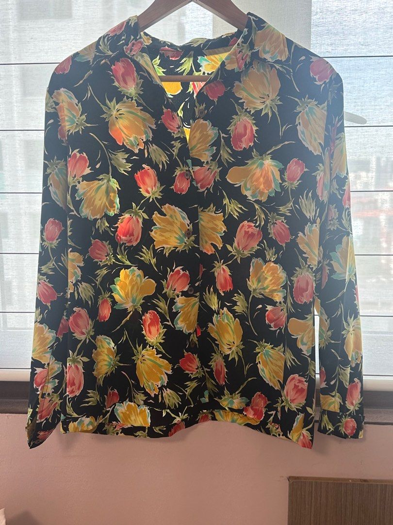 Vintage Printed Floral Blouse (Category: Blouses) located in Singapore. Submitted by jayki.lyn (Listing ID 1377643412, Image 1). Description: Good for layering From my grandma’s closet.