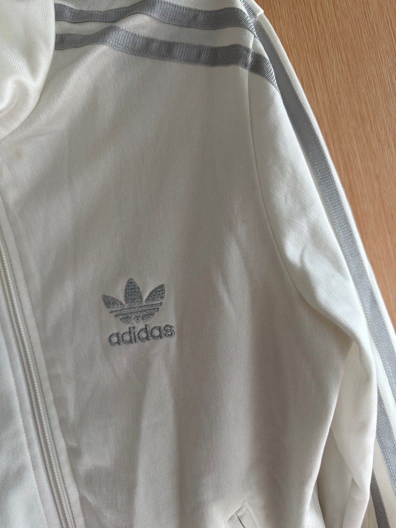 Workout jacket (Category: Activewear) located in Quezon City. Submitted by melissapt (Listing ID 1377621812, Image 2). Description: There are a few stains on it. I don't know how to remove it. .