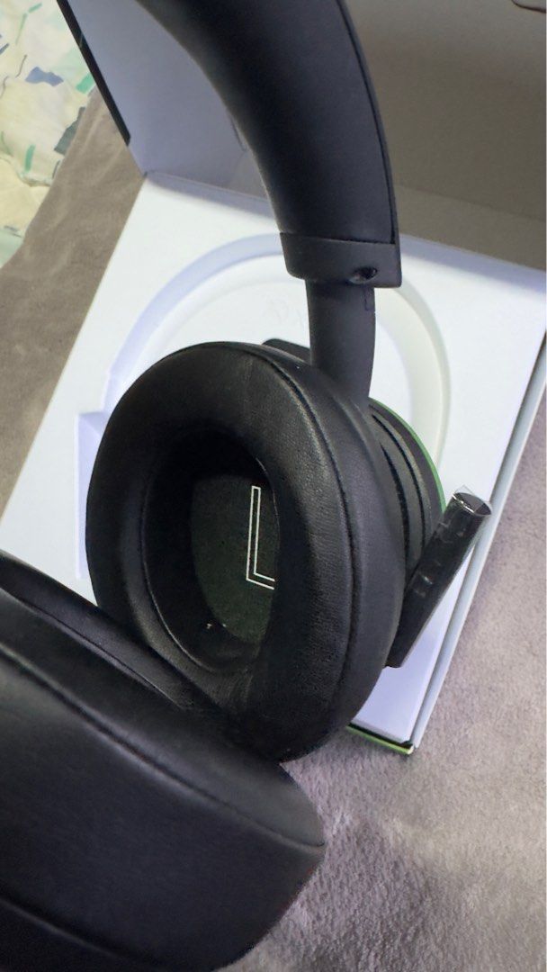 XBOX Wireless Headset for Series X/S (Category: Xbox) located in Santa Rosa. Submitted by timorsho (Listing ID 1377584517, Image 3). Description: XBOX Wireless Headset for Series X/S PHP 4,500 Great condition No flaking and no issues Complete accessories (unused type C connector).