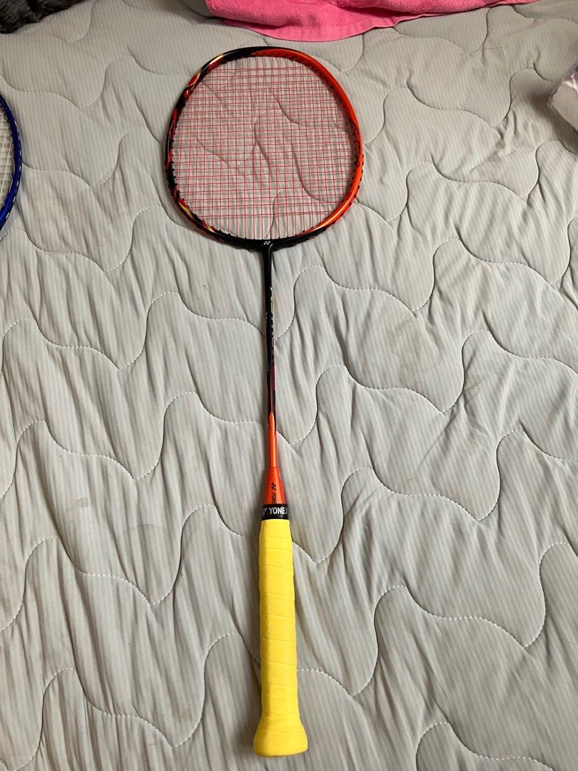 由 wuch112941701 (刊登 ID 1377655337，圖片 1) 提交，位於 台北市 (Taipei) 的 Yonex ax69 (類別：球拍和球類運動)，說明：ax69太陽橙 雙北可面交 。