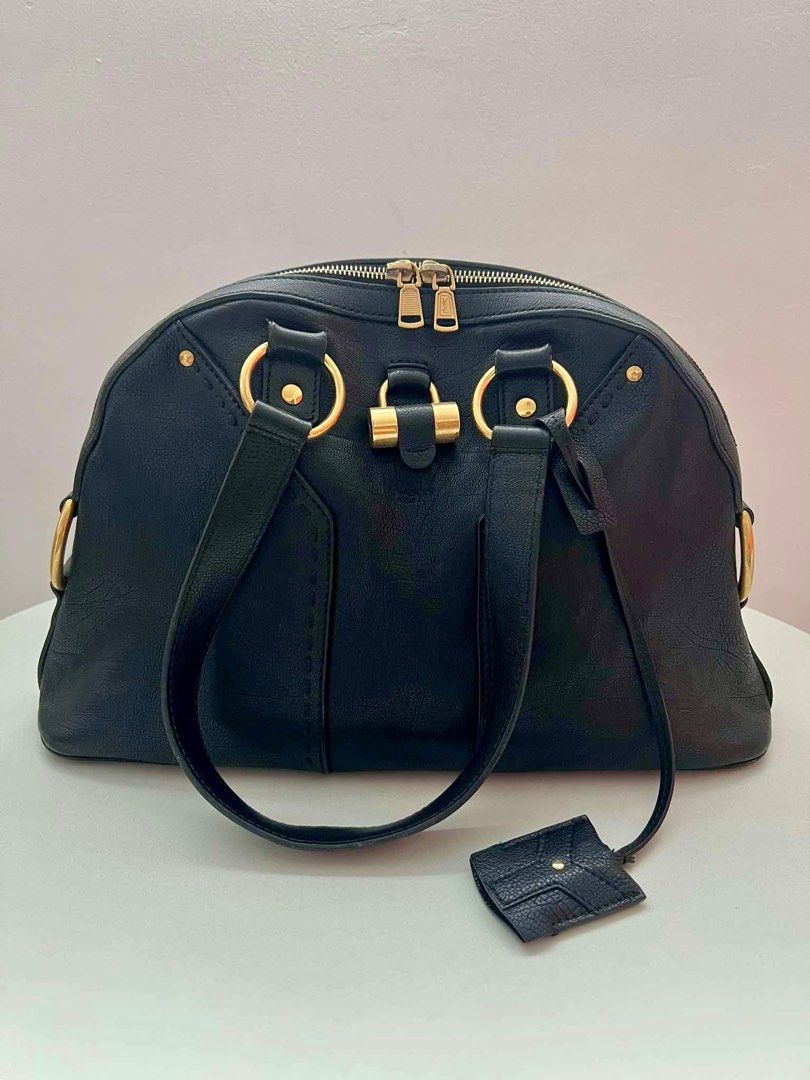 YSL Muse PM Black (Category: Luxury Bags & Wallets) located in Bacoor. Submitted by imluckycat (Listing ID 1371733259, Image 2). Description: Rank A Fixed price Normal signs of use; Oxidation on some of the hardwares; No stains on the inside of the bag lining. Overall in great condition. Bag with clochet only. Comes with a generic dustbag.