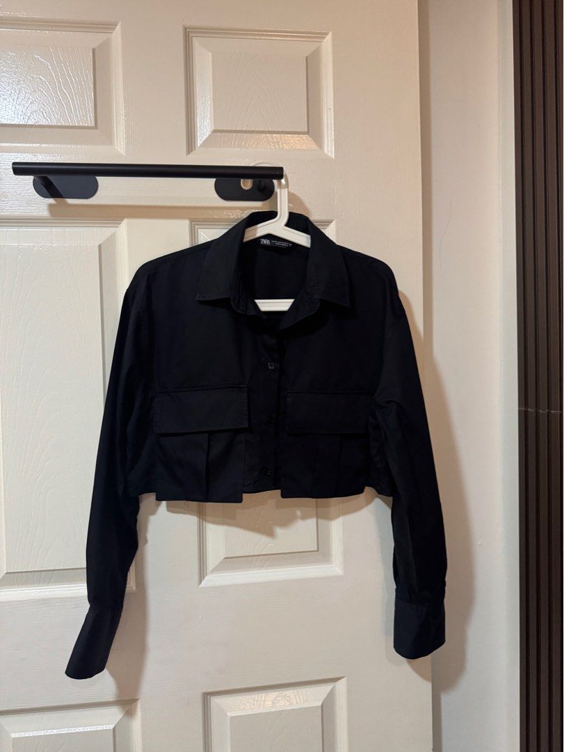 Zara Cropped Black Long Sleeves with Pockets (Category: Longsleeves) located in Mandaluyong City. Submitted by deguitokass (Listing ID 1377633729, Image 1). Description: rfs: got it as a gift but never used it washed & ironed only no tag but guaranteed new! Helping tags: Zara, H&M, Urban Revivo, Uniqlo, Bershka, Stradivarius, Forever 21, Love Bonito, Editors Market.
