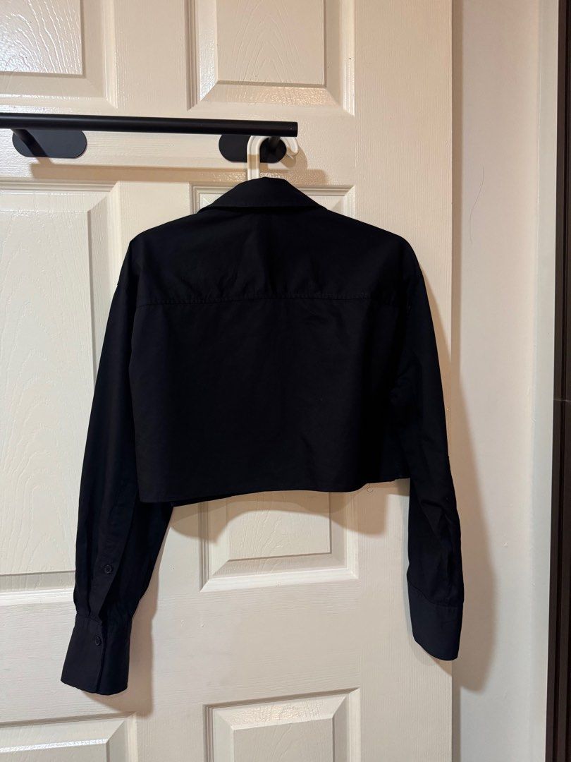 Zara Cropped Black Long Sleeves with Pockets (Category: Longsleeves) located in Mandaluyong City. Submitted by deguitokass (Listing ID 1377633729, Image 2). Description: rfs: got it as a gift but never used it washed & ironed only no tag but guaranteed new! Helping tags: Zara, H&M, Urban Revivo, Uniqlo, Bershka, Stradivarius, Forever 21, Love Bonito, Editors Market.