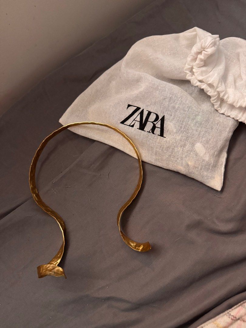 Zara Gold Textured Necklace (Category: Necklaces) located in Mandaluyong City. Submitted by zhasimon (Listing ID 1377661854, Image 3). Description: Used once only Bought for 1495.