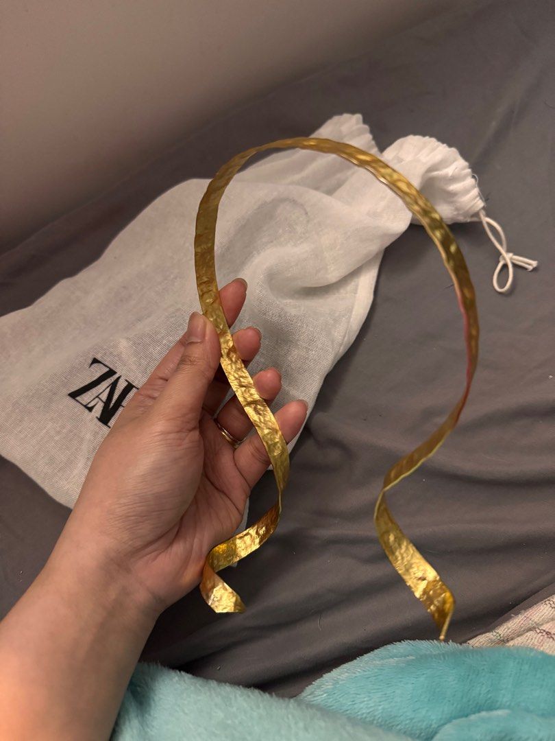 Zara Gold Textured Necklace (Category: Necklaces) located in Mandaluyong City. Submitted by zhasimon (Listing ID 1377661854, Image 2). Description: Used once only Bought for 1495.