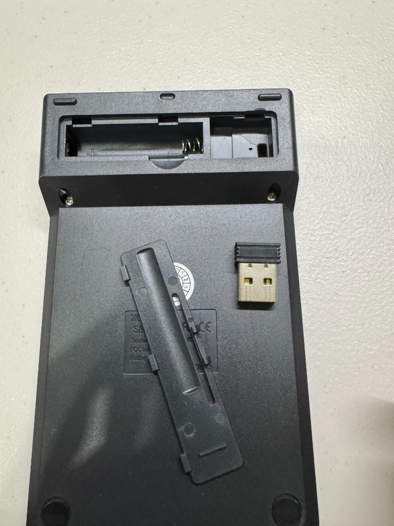 由 a52899092 (刊登 ID 1372743029，圖片 2) 提交，位於 台北市 (Taipei) 的 無線數字鍵盤 (類別：電腦鍵盤及相關產品)，說明：沒用過幾次。