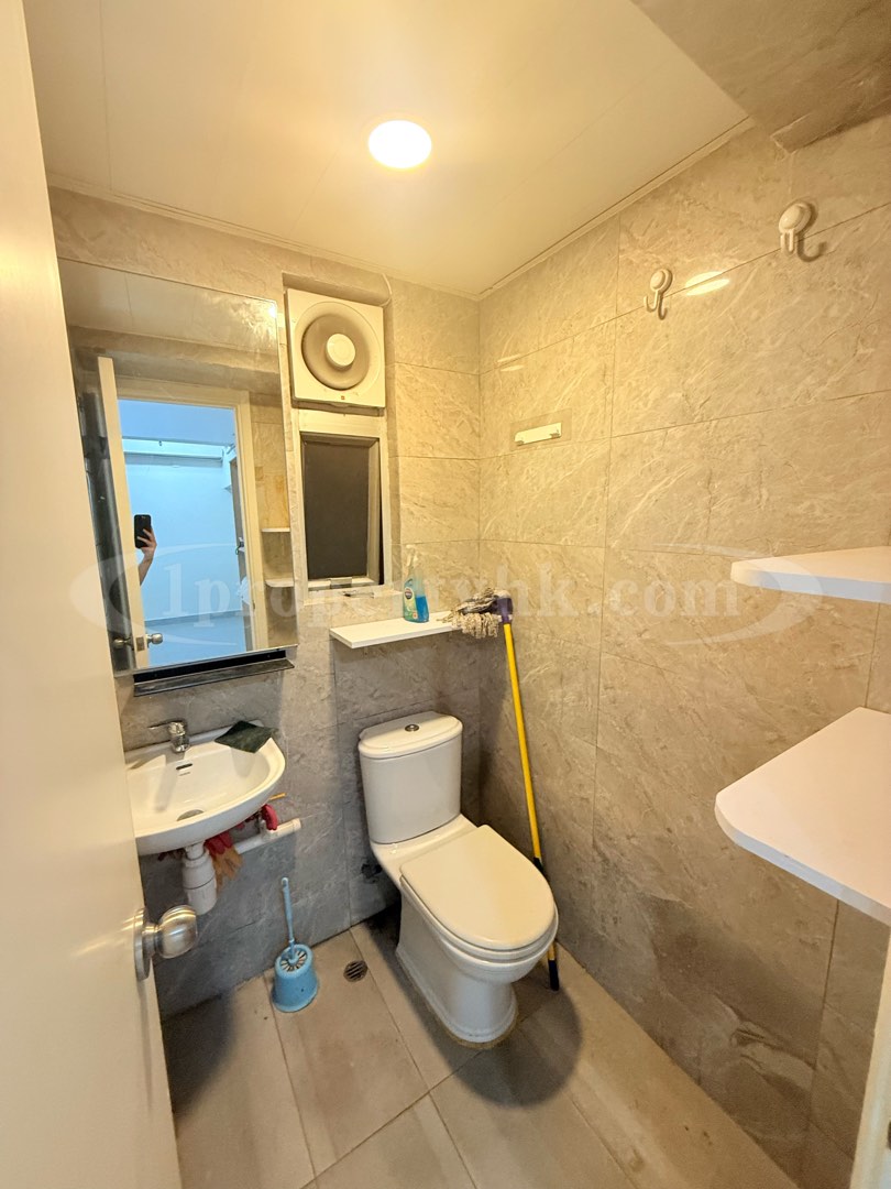 ⬆️ Kwun Tong 🔋 Yip Wan Industrial Building 🔋 Studio approx. 260 sq.ft., private entrance, window, private toilet, very close to MTR station63438372677762112