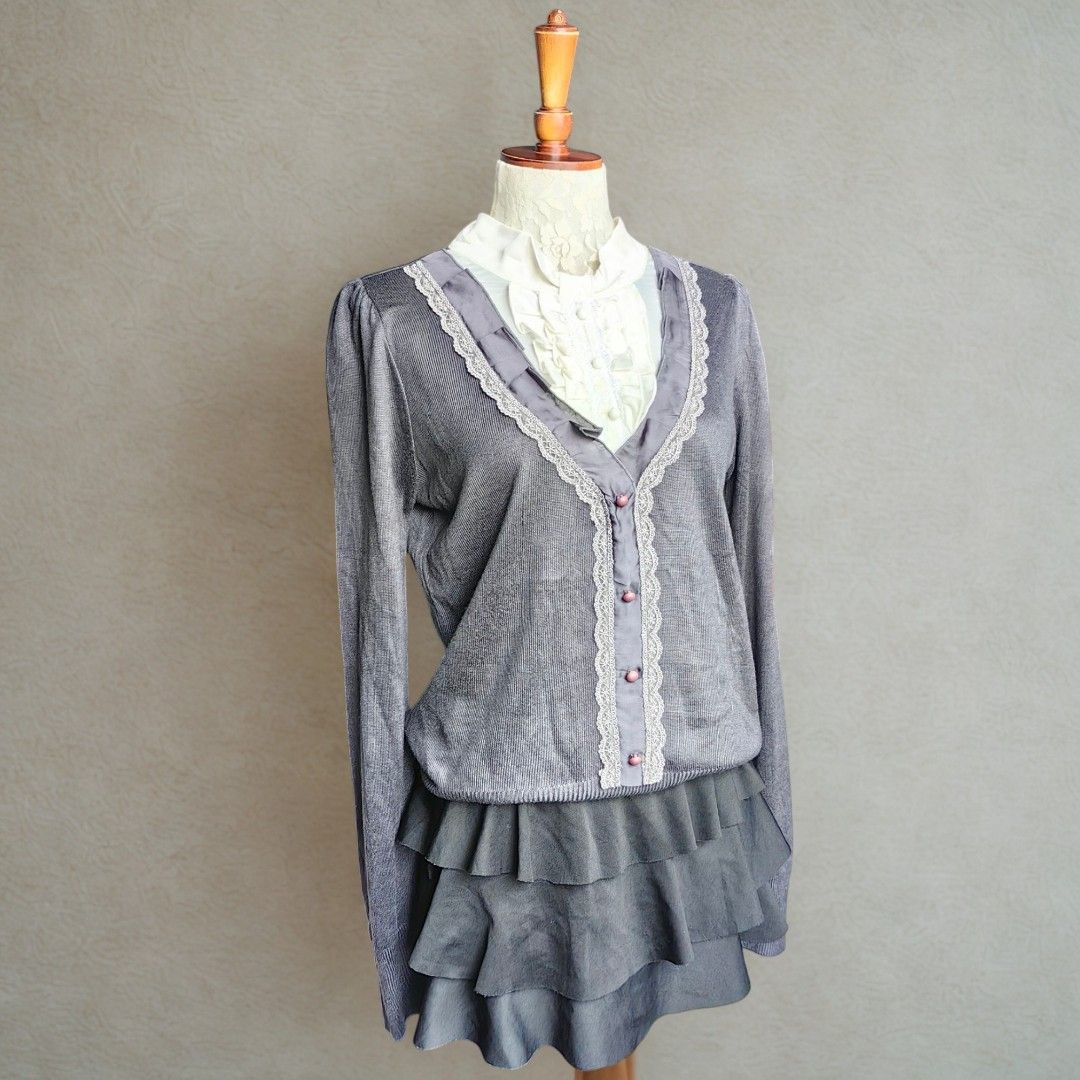 Academia inspired Coords (Category: Sets or Coordinates) located in Quezon City. Submitted by arksrph (Listing ID 1372856543, Image 1). Description: May small stain sa may inner nung top XS-M frames Stretchy yung skirt.