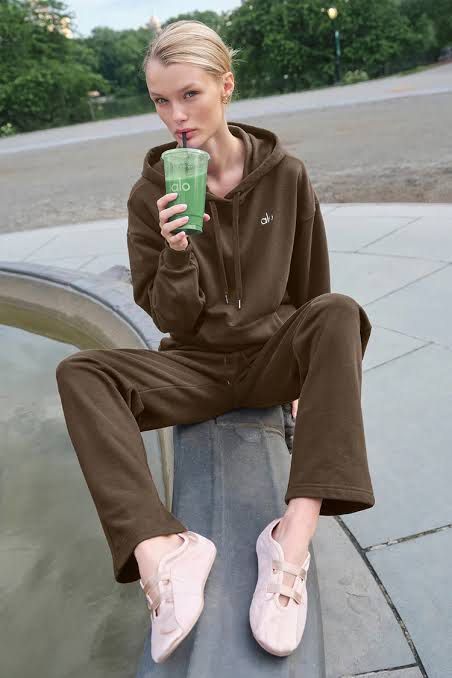 Authentic Alo Yoga sweater Hoodie (Category: Others Tops) located in Quezon City. Submitted by biverse.shop (Listing ID 1372719409, Image 3). Description: .