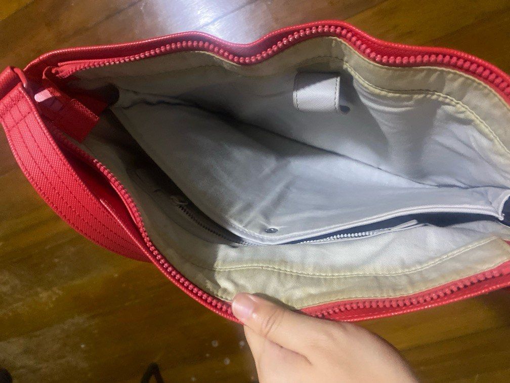 Authentic Lacoste Bag (Category: Shoulder Bags) located in Pasig City. Submitted by mc202 (Listing ID 1372826956, Image 3). Description: Fits 13 inch laptop Bought in Lacoste Rockwell.