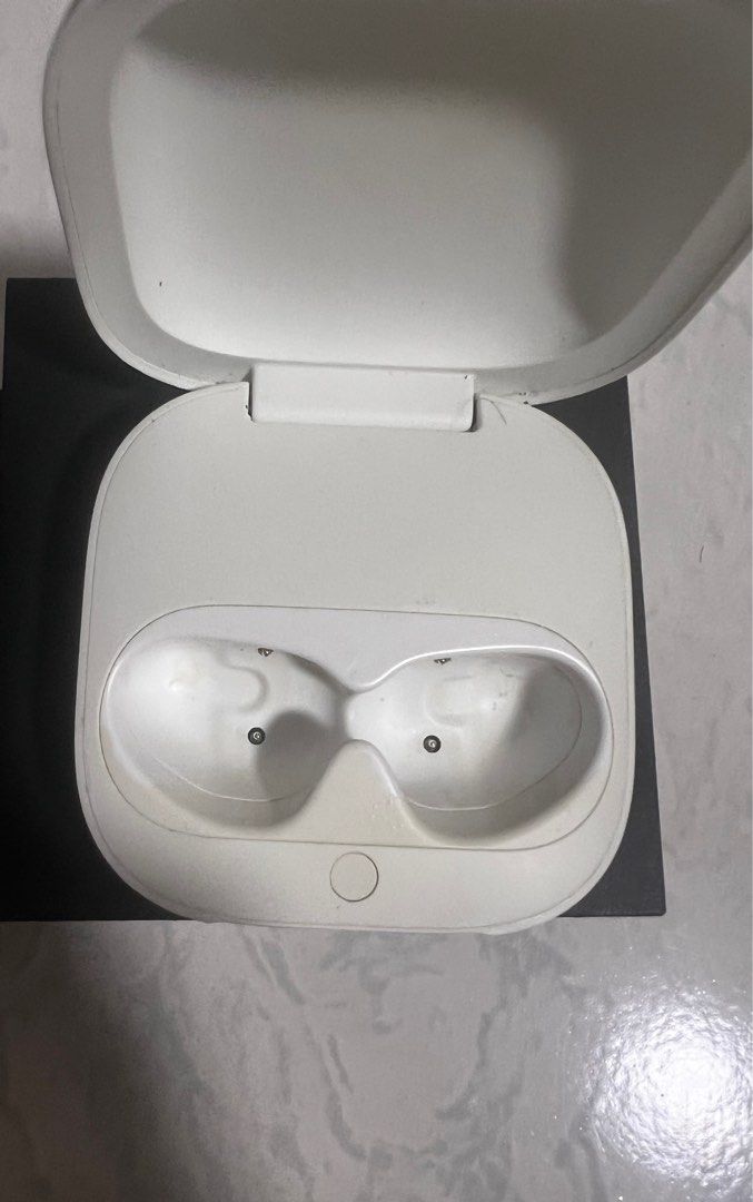 Beats Fit Pro (Category: Portable Audio Accessories) located in Singapore. Submitted by juniro (Listing ID 1372853902, Image 2). Description: See pictures for wear and tear The rest all fully functioning Come with original box 100% authentic Not for fussy buyers Selling cos changing to Apple 🍎 .