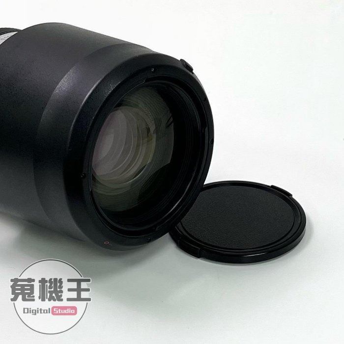 由 winson999888 (刊登 ID 1372770821，圖片 3) 提交，位於 台北市 (Taipei) 的 【蒐機王】Canon EF 100-400mm F4.5-5.6 IS II USM【可舊3C折抵購買】D4083-3 (類別：鏡頭及裝備)，說明：【商品貨號】D4083 【名稱】Canon EF 100-400mm F4.5-5.6 IS II USM 【顏色】白色 【品相描述】外觀良好 【新舊程度】中古品 / 90%新 【保固狀態】店家責任保固七天 【配件說明】無盒裝、前後鏡頭蓋、遮光罩、保護鏡 【NCC認證碼】N/A 【BSMI商檢字號】N/A 【賣場管理代碼】03 -------------------------------------- 【商品狀態分級說明】 ● 100%新 = 全新未拆封新品 ● 95%新 = 機況如新品一般 ● 90%新 = 僅些許使用小痕跡 ● 85%新 = 外觀有較明顯痕跡 ● 80%新 = 外觀較重的使用痕跡 ● 70%新 = 商品