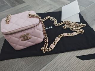 (Category: ) located in . Submitted by luxylavish (Listing ID 1372736856, Image 1). Description: .