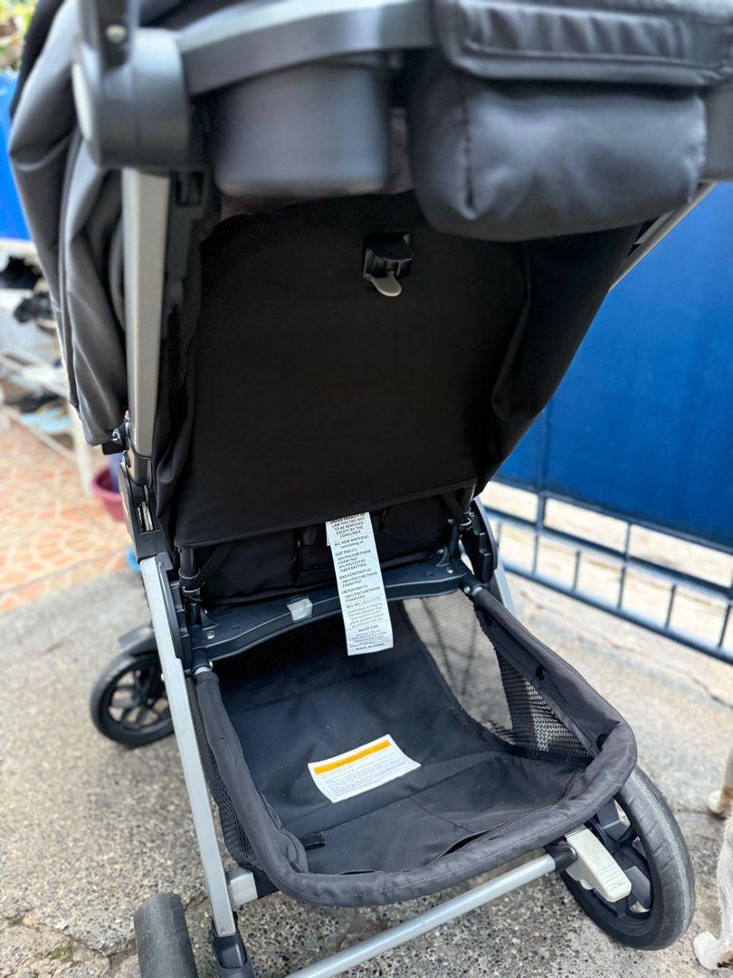 Chicco Bravo Stroller (Category: Strollers) located in Pasig City. Submitted by danielcf (Listing ID 1372749683, Image 3). Description: Chicco Bravo Stroller for Sale – PHP 15,000 (Original price: PHP 39,999) • ✅ Complete set, no car seat included • 🕒 Bought less than 2 years ago • 👶 Seldom used, only minor scratches from normal use • 🔧 All parts complete and working, including the wheels • 🧳 Reason for selling: Bought a smaller stroller for 