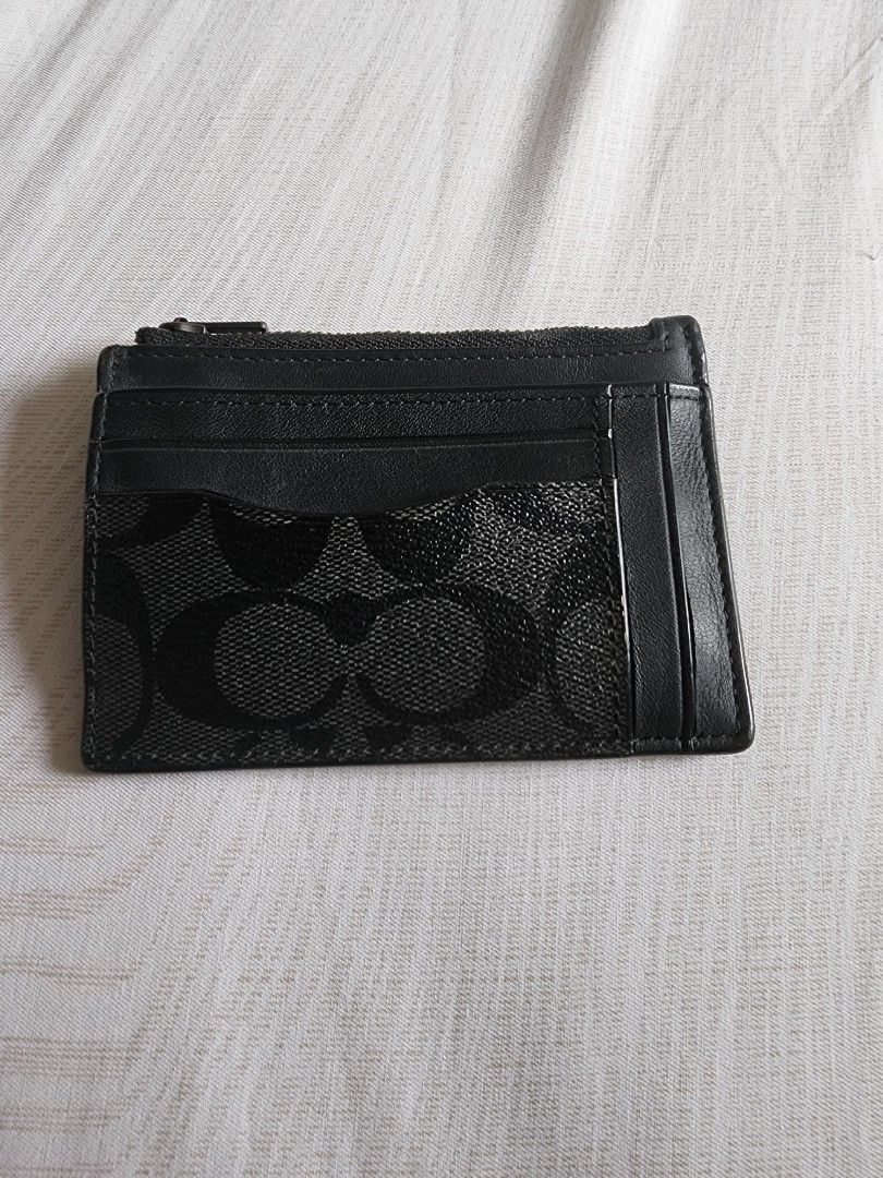 Coach Signature multiway zip card wallet (Category: Bags & Wallets) located in Singapore. Submitted by ilvkzha_12 (Listing ID 1372694641, Image 1). Description: Barely used with slight disintegration on inside Authentic.