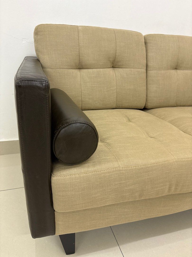 Couch (Category: Sofas) located in Kuala Lumpur. Submitted by 3cie_96 (Listing ID 1372760074, Image 3). Description: .